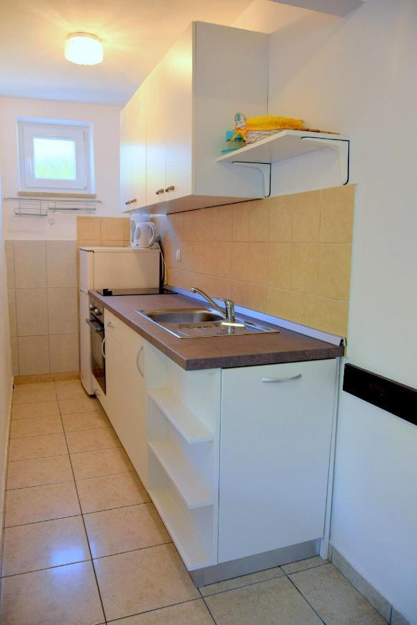 Miramar Gardenn Apartmment Banjol Exterior photo