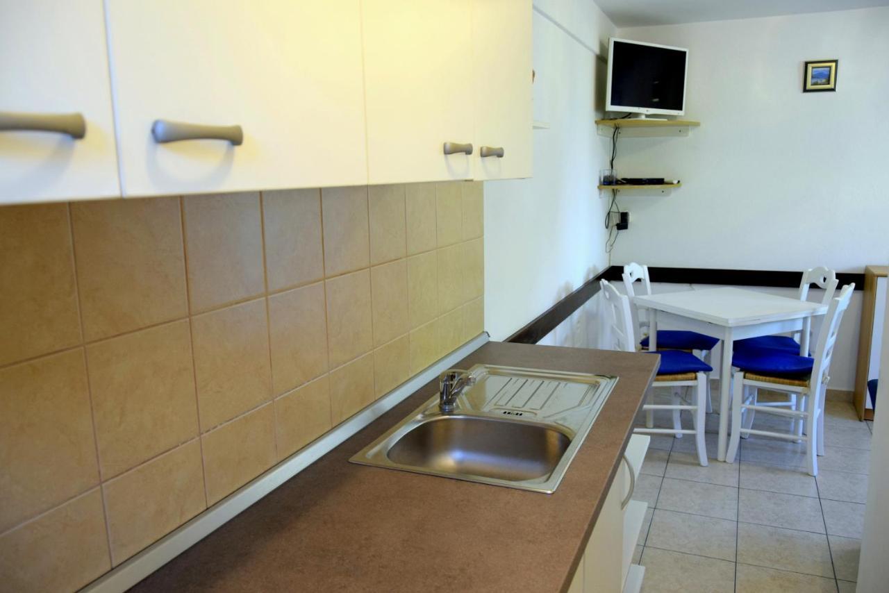 Miramar Gardenn Apartmment Banjol Exterior photo